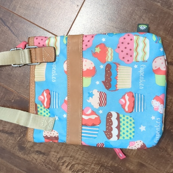Lily bloom cupcakes crossbody 🧁 - Picture 3 of 5